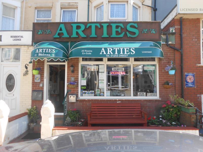 Arties Hotel Blackpool Eksteriør bilde